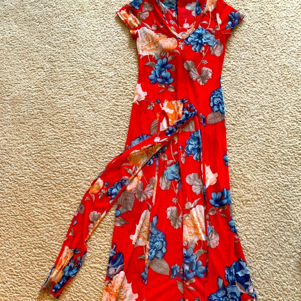 Red Floral Cover-up 🌹🌺🌹